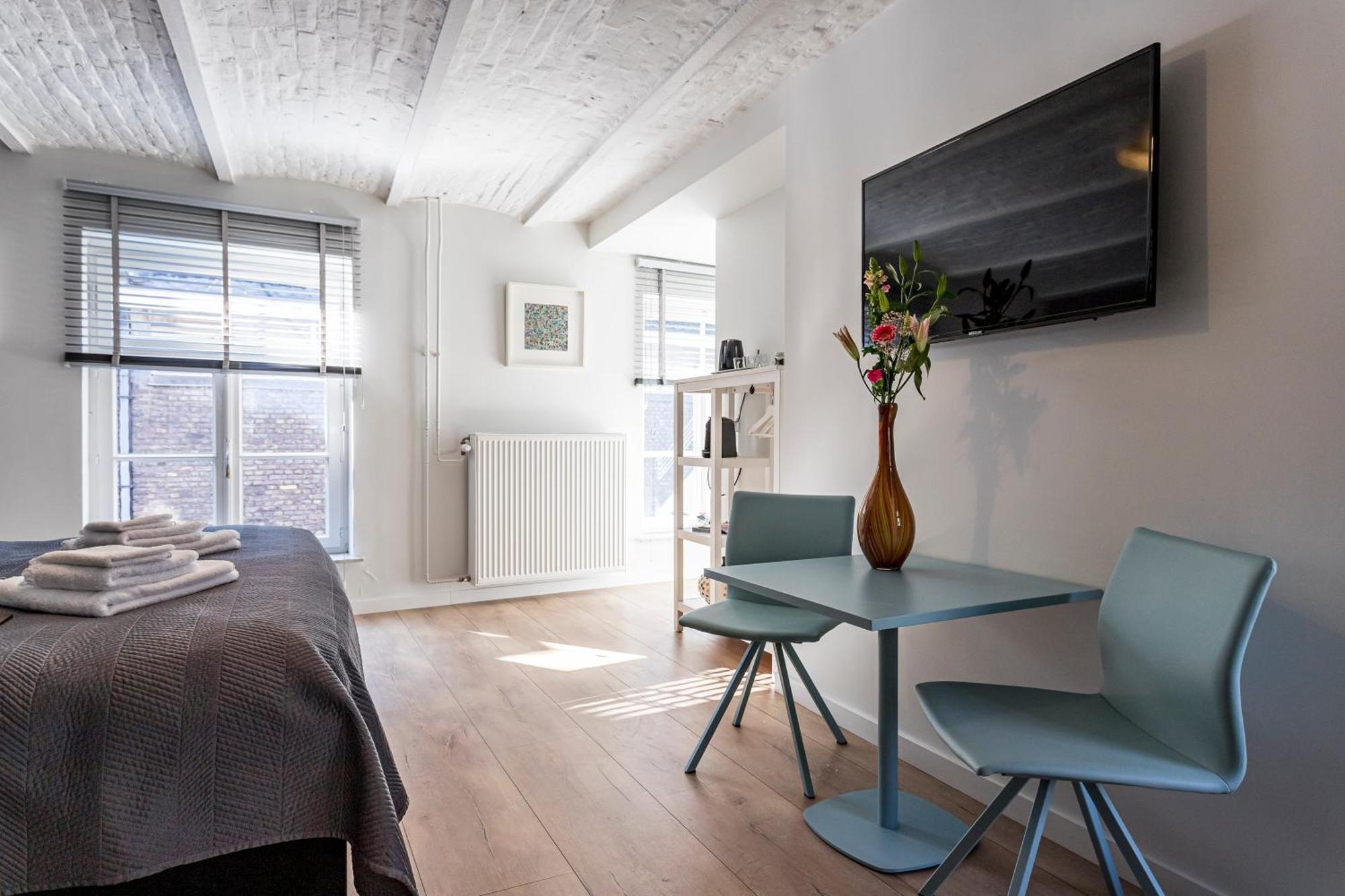 Gracht 62 Bed & Breakfast *